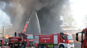 Kocaeli Körfez'de fabrika yangını kontrol altına alındı
