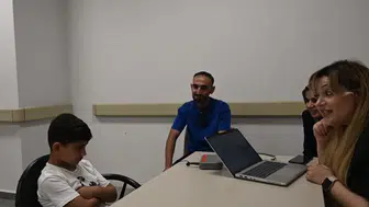 7 yaşındaki Harun yeniden duymaya başladı
