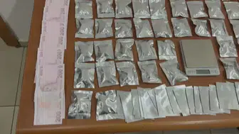 Küçükçekmece'de genç torbacı sokakta yakalandı