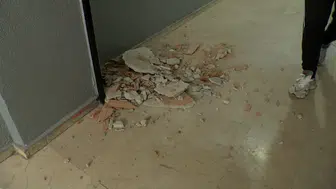 Gaziosmanpaşa'da yıkım faciası Molozlar uyuyan baba ve kızının üzerine düştü