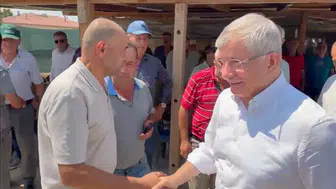 Davutoğlu Polatlı tarlasında çiftçinin dertlerini dinledi