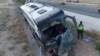 Aksaray yolunda otobüs devrildi 1 ölü 44 yaralı