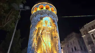 Galata Kulesi 15 Temmuz için ışıklarla donatıldı