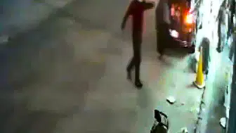 Adana’da kasklı saldırgan iş yerine ateş açtı