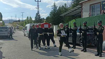 Sivas Gürün emekli astsubayını son yolculuğuna uğurladı