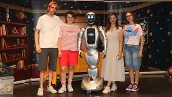 Antalya sahnesinde bir ilk İnsansı robot tiyatro oyuncusu oldu