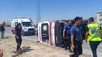 Niğde’de ambulans ve otomobil çarpıştı 5 kişi yaralandı