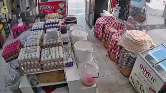 Bursa'da kargo kamyoneti çarptı 4 yaşındaki çocuk altından sağ çıktı