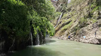 Hakkari’nin serin kaçış noktası Kaval Şelalesi dolup taşıyor