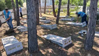 Vezirköprü'de şehitlikte temizlik mesaisi