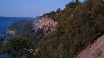 Kastamonu Cide'de ormanlık alana düşen cisim büyük patlamaya yol açtı