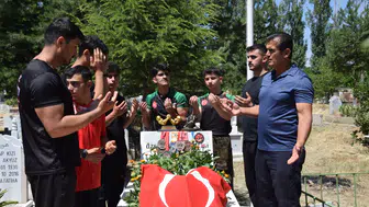 Şampiyonlardan şehit polisin mezarına madalyalı vefa ziyareti