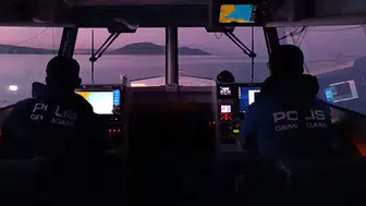 Van Gölü’nde botları arızalanan 7 kişi polis tarafından kurtarıldı