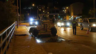 Gümüşhane'de kontrolden çıkan otomobil karşı şeride uçtu