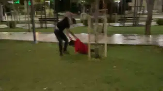 Aksaray Kent Park’ta arkadaş kavgası cep telefonu kamerasında
