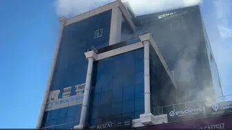 Tokat merkezdeki 12 katlı binada korkutan yangın