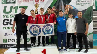 Yıldırımlı genç güreşçiler Sivas’ta kürsüye ambargo koydu