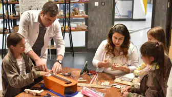 Kepezli çocuklar yaz tatilini bilimle laboratuvarlarda geçiriyor