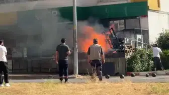 Siirt’te kaldırımdaki çöp yığını alevlere teslim oldu