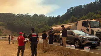 Yangın bölgesinde Kızılay ekipleri yemek dağıtımına başladı