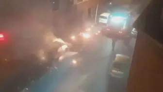 Fatih’te park halindeki otomobili ateşe verdi