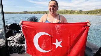Melisa Uluarslan Kuzey Kanalı’nı 14 saatte yüzerek geçti