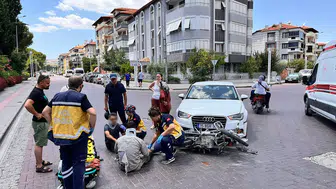 Kula'da kavşak kazası 2 kişi hastaneye kaldırıldı