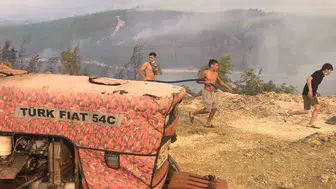 Seydikemer ormanlarında yangınla mücadele sürerken gönüllüler bölgeye akın etti