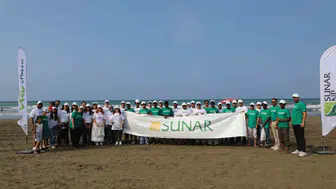 Adana Karataş sahilinde gönüllüler plastik atıkları temizledi