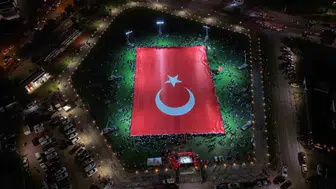 Kayseri dev bayrakla 15 Temmuz'u andı