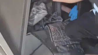 Tuzla’da durdurulan otobüsün içinden cephanelik çıktı