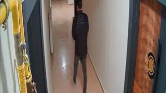 Elazığ’da apartman sakinlerini şaşırtan çiçek hırsızlığı