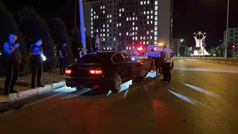 Çorum’da gece yarısı kaza Polis aracına çarpan otomobil ortalığı karıştırdı