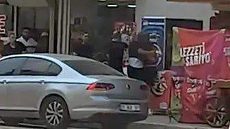 Adana'da tekel bayisinde tüfekli kavga kamerada