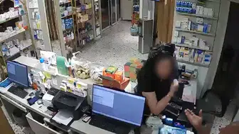 Mersin'de eczaneyi yağmalayan kadın tutuklandı