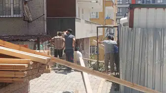 Küçükçekmece'de inşaat kazası bina sakinlerini evlerinde hapsetti