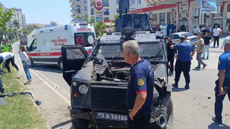 Cizre'de zırhlı aracın kaza yapması sonucu iki polis yaralandı