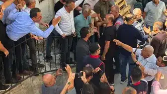 CHP’de kriz: Seçilmiş yönetim kapıları kilitledi, atanan heyet içeri giremedi