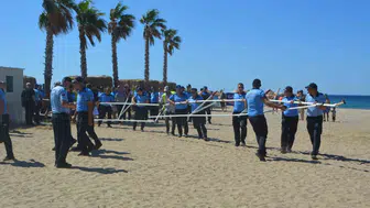 Sarımsaklı plajlarında şezlong operasyonu başladı