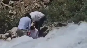 Van Kanispi Şelalesi’nde yürekleri ağza getiren kurtarma operasyonu