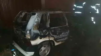 Sandıklı'da park halindeki araç küle döndü
