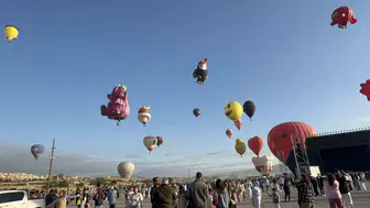 Kapadokya semaları dev figürlü balonlarla renklendi