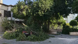 Silifke’de fırtına araçları ezdi tekneleri karaya sürükledi