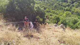 Hatay Defne'de uçuruma inen kişi mahsur kalınca imdada itfaiye yetişti