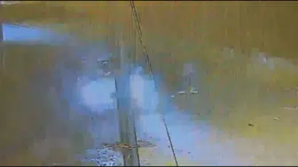 Arnavutköy'de kaldırımda yürüyen aileye minibüs dehşeti