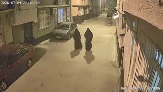 Adana'da çarşaflı hırsızlık kamerada