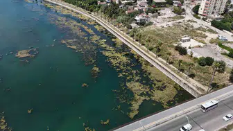 Seyhan Nehri'ni temizlemek bir gencin sandalına mı kaldı?
