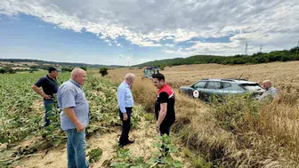 Keşan’da fırtına vurdu çiftçinin tarlası zarar gördü