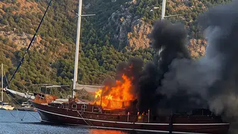 Göcek açıklarında lüks tekne alevlere teslim oldu