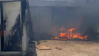 Antakya’da bir konteyner küle döndü